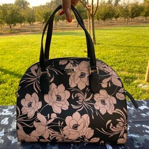 NWT black/beige large “reily” kate spade ♠️ bag.